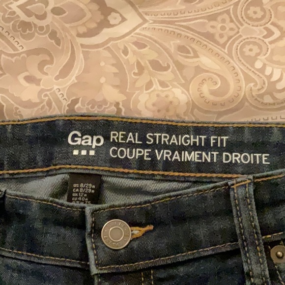 Gap crop jeans with distressed bottom - Picture 3 of 6